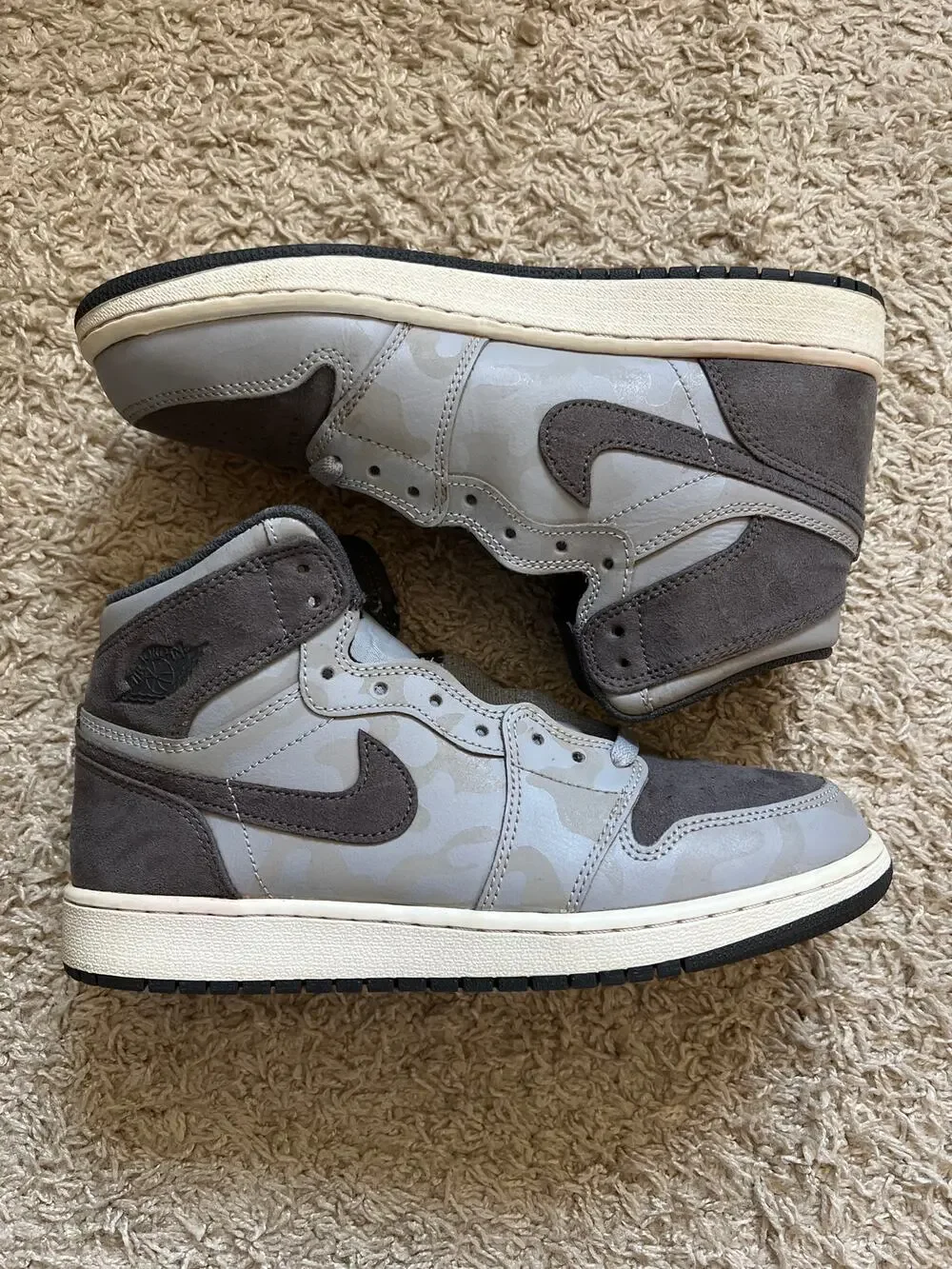 Nike Air Jordan 1 Retro High Premium Grey Camo Size 7 Youth - Authentic